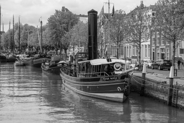 Hollanda 'dan Dordrecht ve Den Haag.