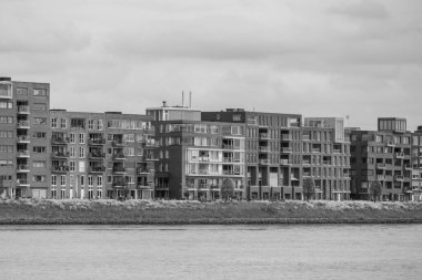 Hollanda 'dan Dordrecht ve Den Haag.