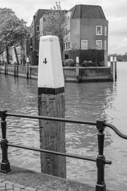 Hollanda 'dan Dordrecht ve Den Haag.