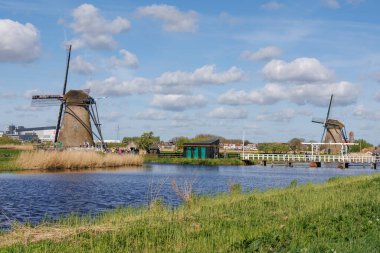 Hollanda 'daki Kinderdijk değirmenleri