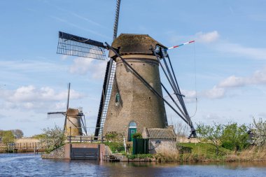 Hollanda 'daki Kinderdijk değirmenleri