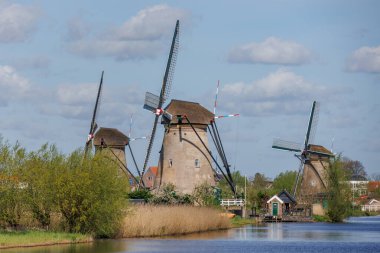 Hollanda 'daki Kinderdijk değirmenleri