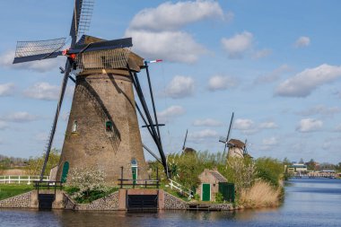 Hollanda 'daki Kinderdijk değirmenleri