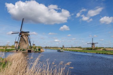 Hollanda 'daki Kinderdijk değirmenleri