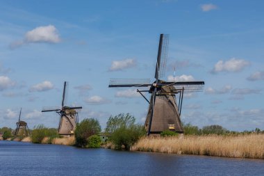 Hollanda 'daki Kinderdijk değirmenleri