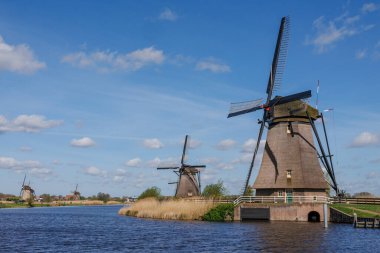 Hollanda 'daki Kinderdijk değirmenleri