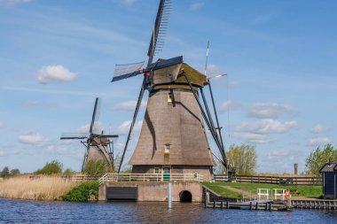 Hollanda 'daki Kinderdijk değirmenleri