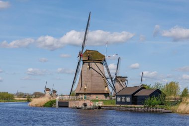 Hollanda 'daki Kinderdijk değirmenleri