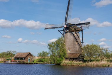 Hollanda 'daki Kinderdijk değirmenleri