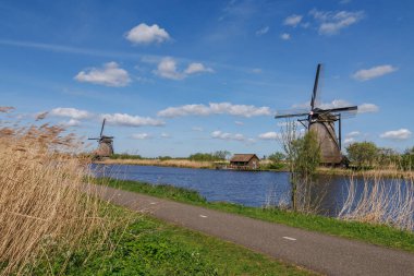 Hollanda 'daki Kinderdijk değirmenleri