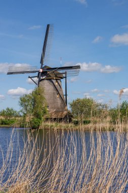 Hollanda 'daki Kinderdijk değirmenleri