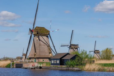 Hollanda 'daki Kinderdijk değirmenleri