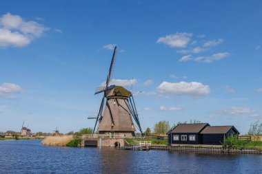 Hollanda 'daki Kinderdijk değirmenleri