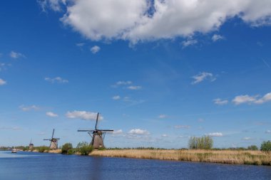 Hollanda 'daki Kinderdijk değirmenleri