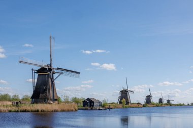 Hollanda 'daki Kinderdijk değirmenleri