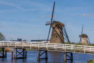 Hollanda 'daki Kinderdijk değirmenleri