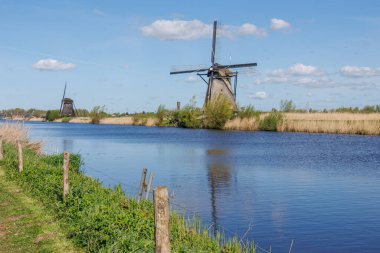 Hollanda 'daki Kinderdijk değirmenleri