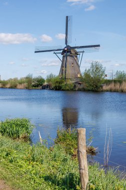 Hollanda 'daki Kinderdijk değirmenleri