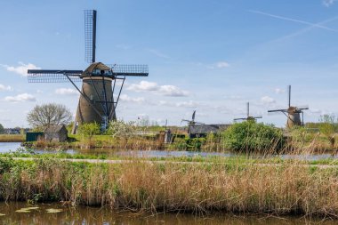Hollanda 'daki Kinderdijk değirmenleri