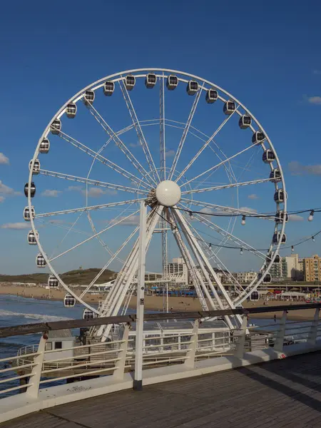 Scheveningen Hollanda 'nın kuzey denizinde
