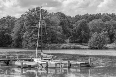 Yaz zamanı Westphalia 'da göl