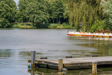 Yaz zamanı Westphalia 'da göl