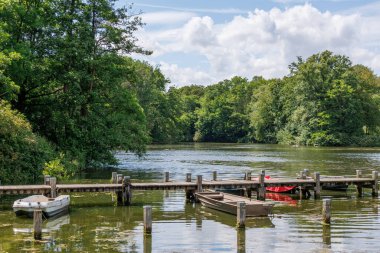 Yaz zamanı Westphalia 'da göl