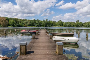 Yaz zamanı Westphalia 'da göl