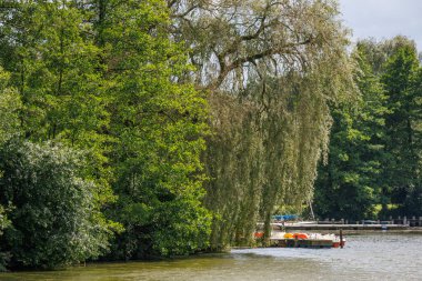Yaz zamanı Westphalia 'da göl