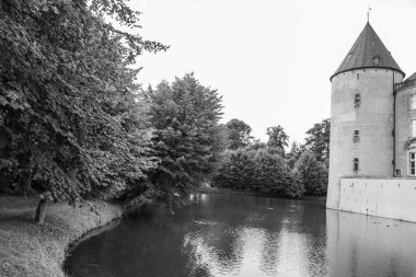 Gemen köyü ve eski şatosu.