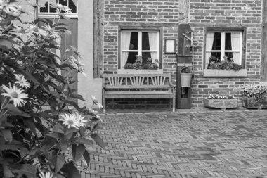 Gemen köyü ve eski şatosu.