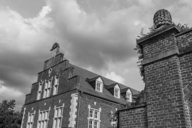 Gemen köyü ve eski şatosu.