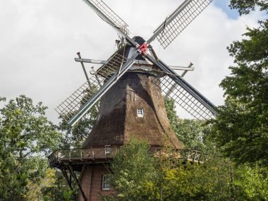 Bad Zwischenahn şehri Almanya 'da bir gölde