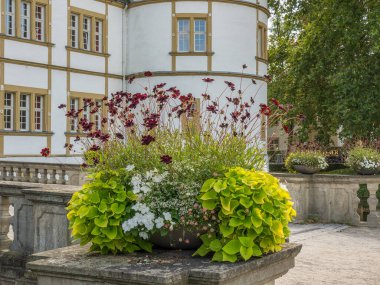 Almanya 'da Paderborn yakınlarında eski bir şato ve park