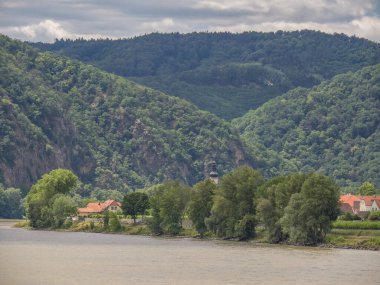 Avusturalya Vaçu 'sunda Danube Nehri' nde.