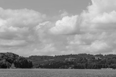 Almanya 'da Essen yakınlarındaki Baldeney Gölü