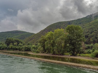 Almanya 'daki Ren Nehri' nde bingen