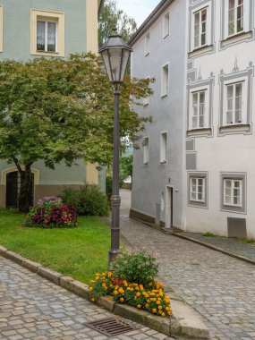 Tuna nehrinden geçeceğiz.