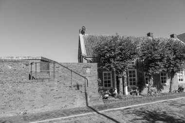 Ditzum köyü Almanya 'daki ems nehrinin orada.