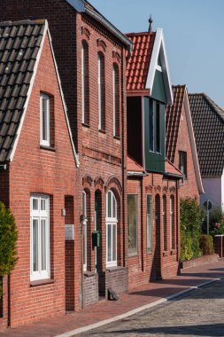 Ditzum köyü Almanya 'daki ems nehrinin orada.