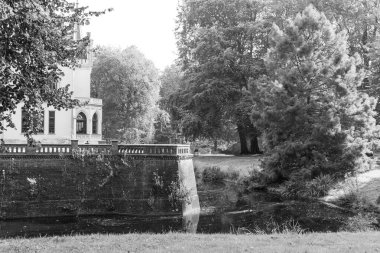 Almanya 'da, şehrine yakın eski bir kale.