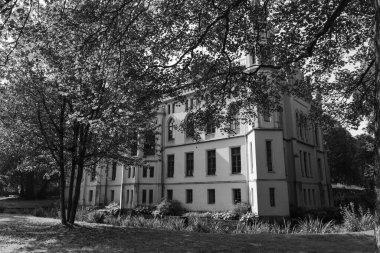 Almanya 'da Leer City yakınlarında bir kale.