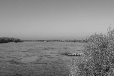 Ren nehrinde sonbahar vergisi