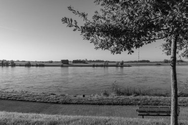 Ren nehrinde sonbahar vergisi