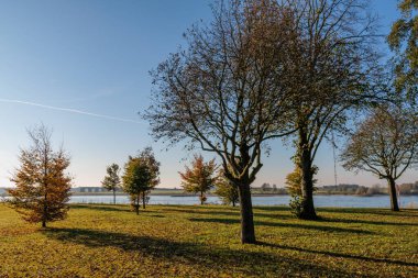 Ren nehrinde sonbahar vergisi