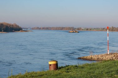 Ren nehrinde sonbahar vergisi