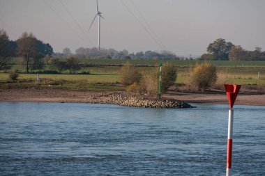 Ren nehrinde sonbahar vergisi