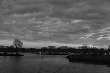 Pırasa nehri ve Rotterdam şehri.