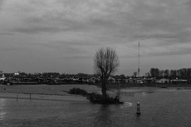 Pırasa nehri ve Rotterdam şehri.