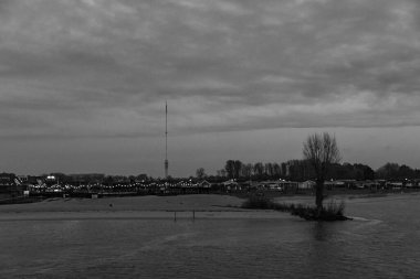 Pırasa nehri ve Rotterdam şehri.